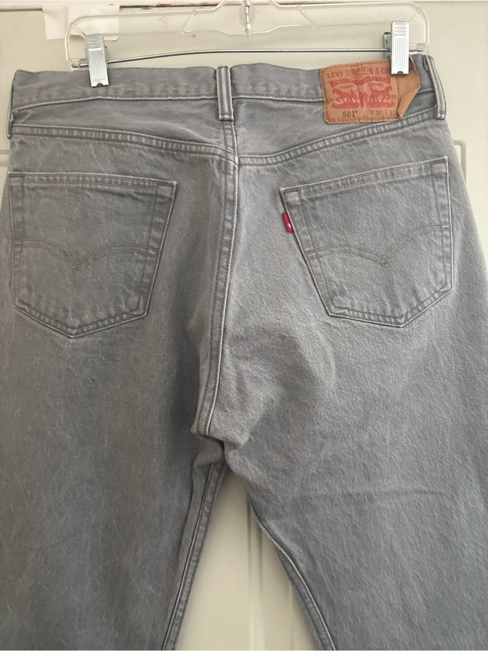 501 Levi's Men's Gray Straight Jeans - Casual Straight Fit